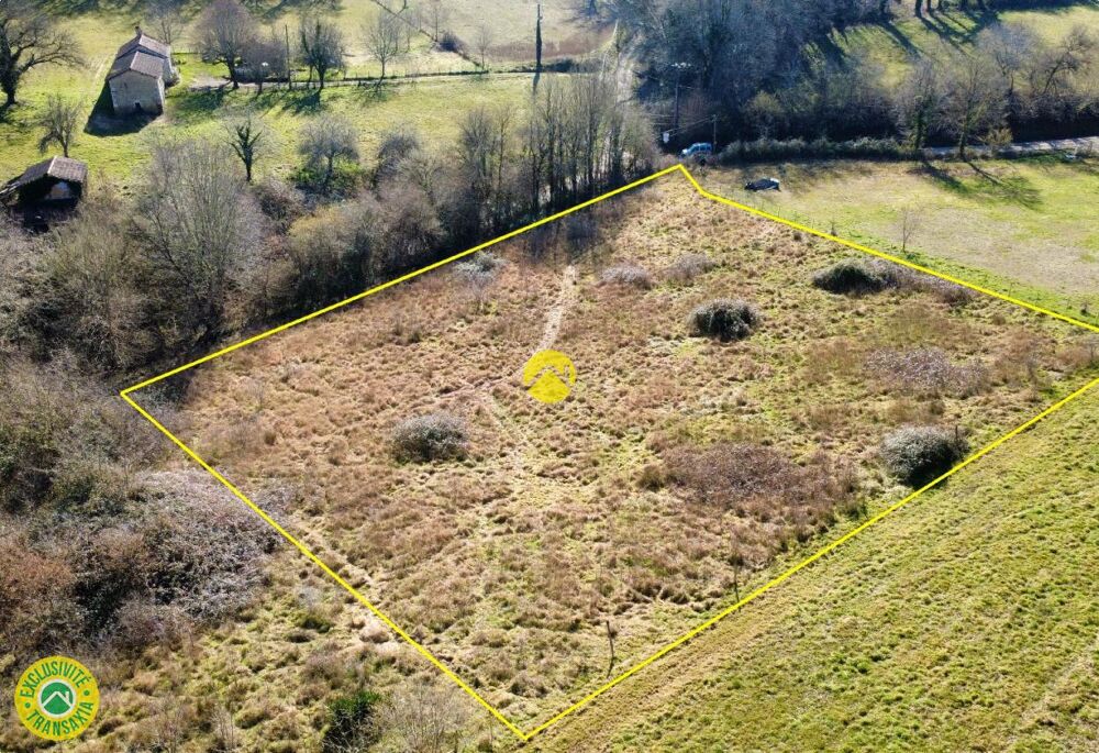 Vente Terrain Joli terrain à batir au calme avec un surface de 4055m2 Saint-georges-de-montclard