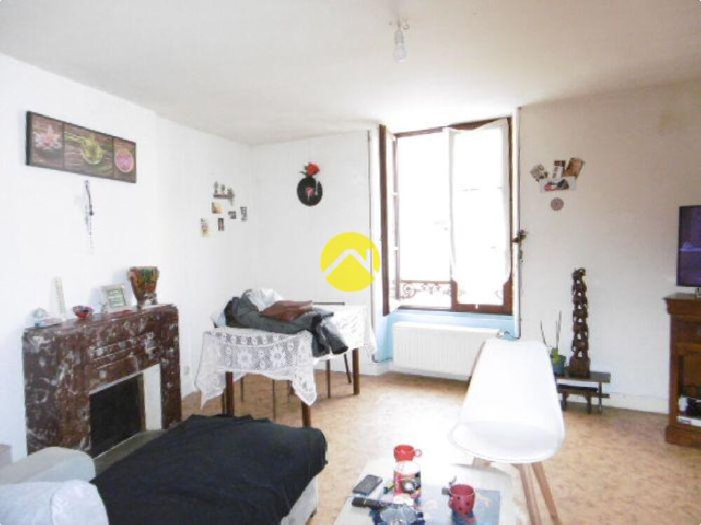 Une maison et un appartement.