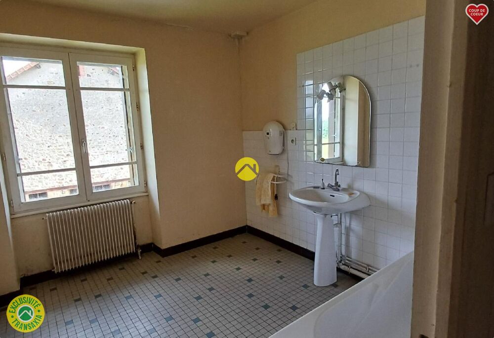 Maison élevée sur sous sol