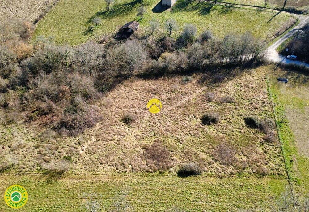 Vente Terrain Joli terrain à batir au calme avec un surface de 4055m2 Saint-georges-de-montclard