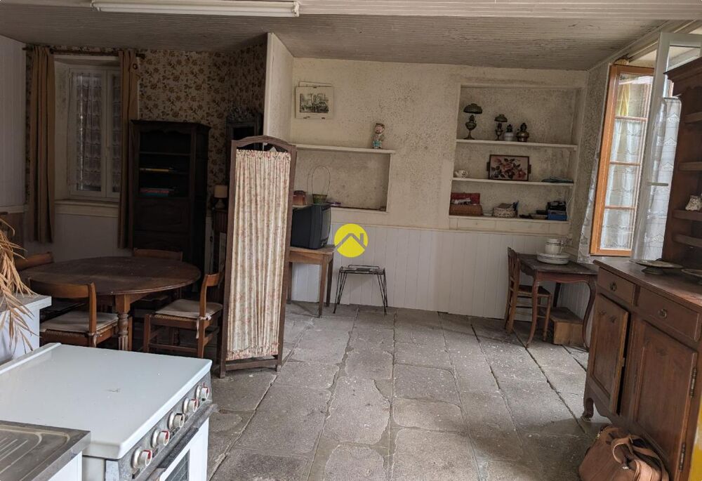 UN AUTHENTIQUE ENSEMBLE EN PIERRE A