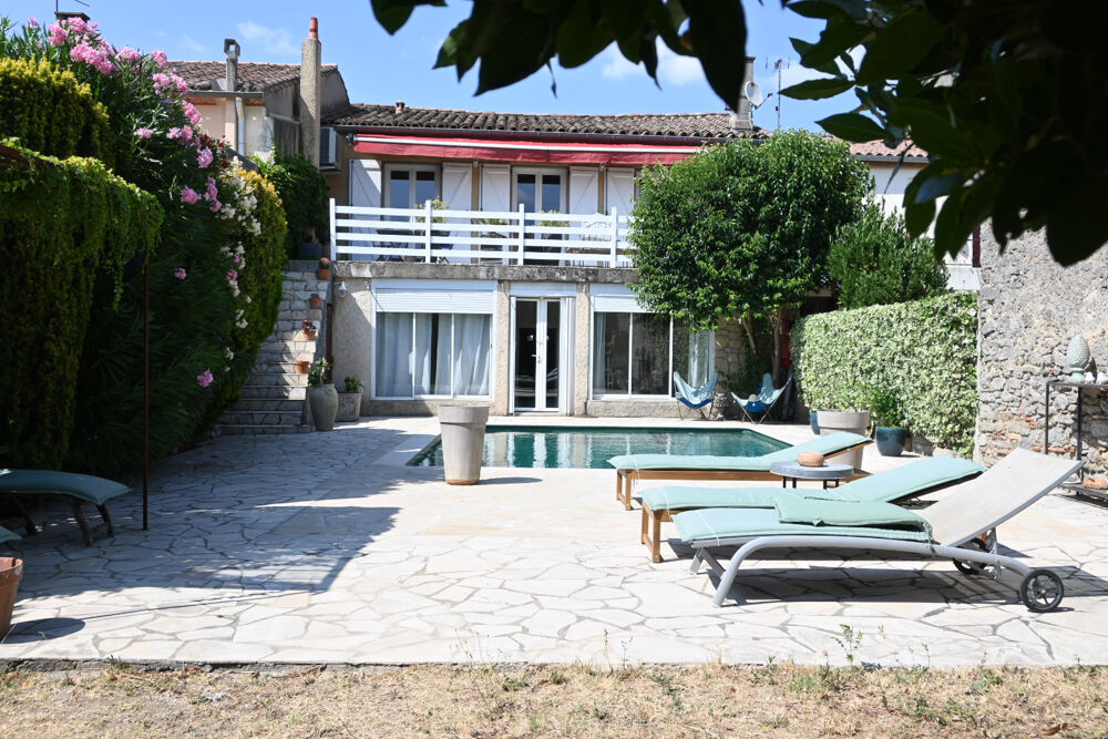Maison de caractère avec piscine et doubles garages quartier Pasteur