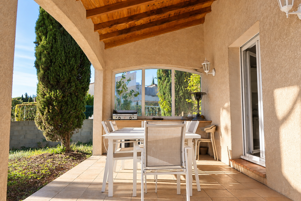 Vente Maison VILLEMOUSTAUSSOU   Spacieuse villa de plain-pied avec piscine, jardin arboré et garage Villemoustaussou
