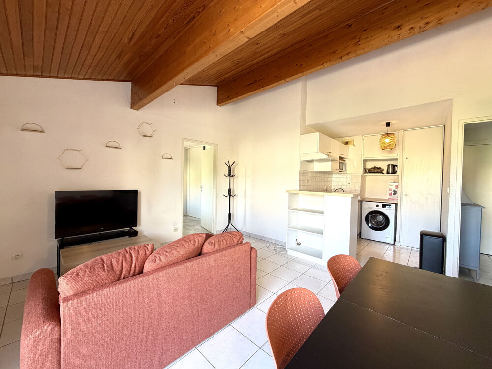 APPARTEMENT T3 MEUBLÉ AVEC TERRASSE ET DEUX PLACES DE PARKING