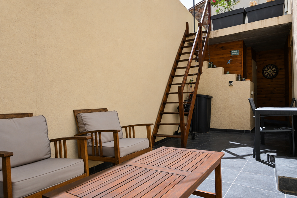 Vente Maison Maison de caractère 131 m2   Terrasse panoramique, patio, garage   Proche Lagrasse Montlaur