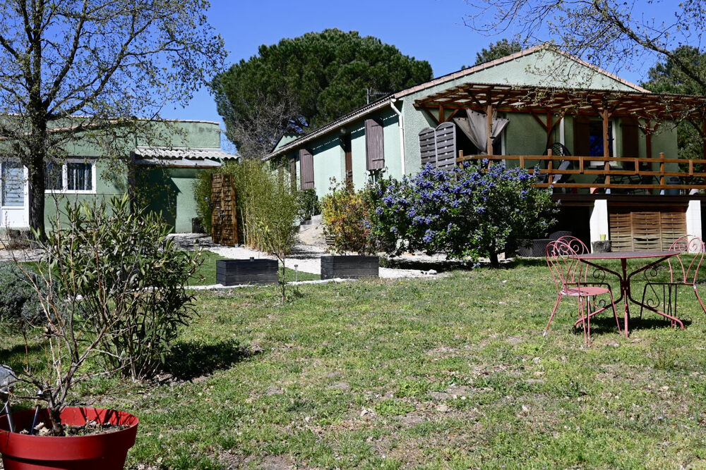 À VENDRE Ensemble immobilier avec forte rentabilité à Montolieu (village du livre)