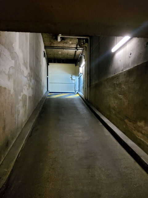 Parking / Garage  louer 10 m