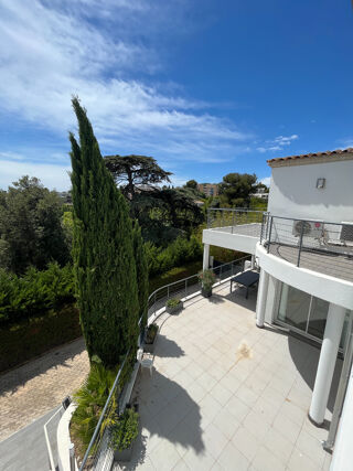  Maison  louer 9 pices 292 m