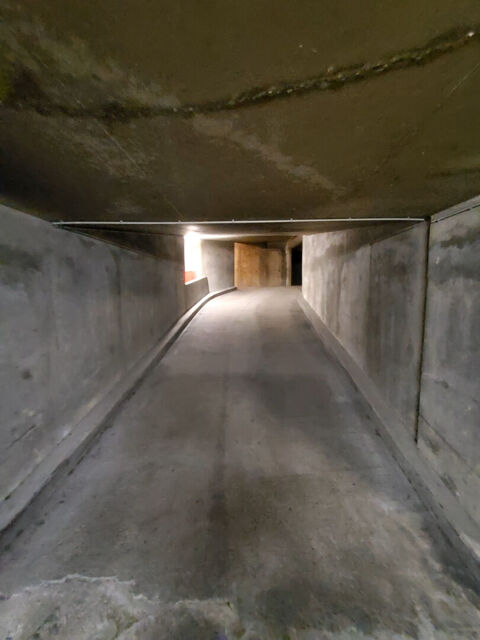  Parking / Garage  louer 10 m