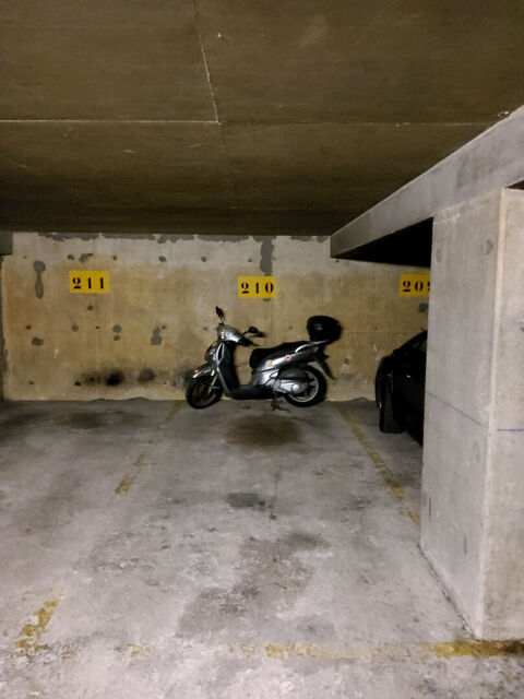  Parking / Garage  louer 10 m