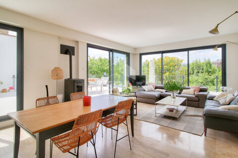   Location Maison Maison - 9 pi�ce(s) - 235 m�