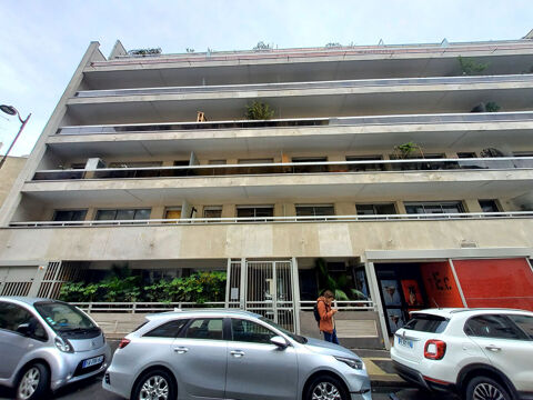  Parking / Garage  louer 10 m