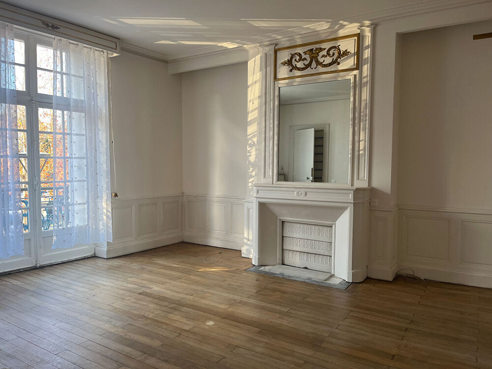 location Maison - 6 pi�ce(s) - 211 m� Ch�tellerault (86100)