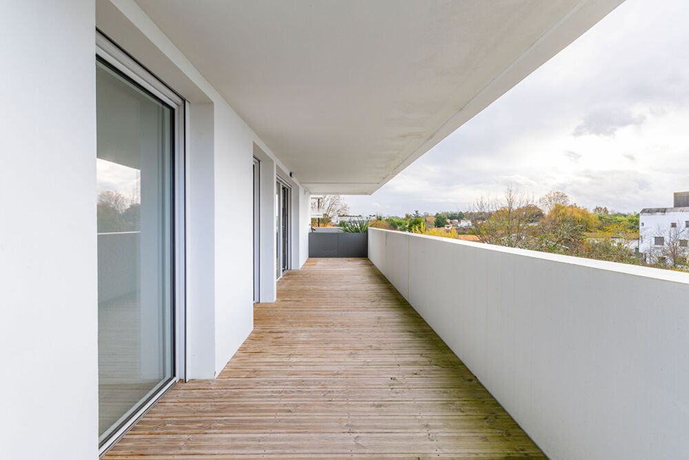 Appartement 4 pièce(s) 89 m²à louer Begles