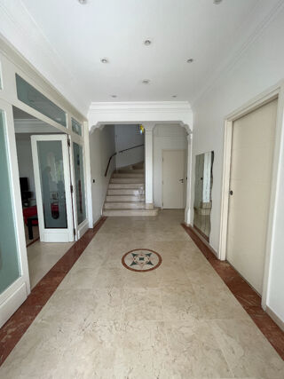  Maison  louer 9 pices 292 m