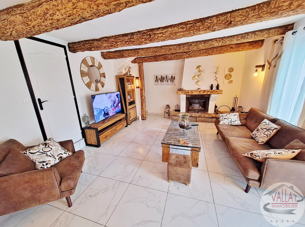 Maison de caractère avec appartement indépendant, à proximité de lHérault et des commodités !