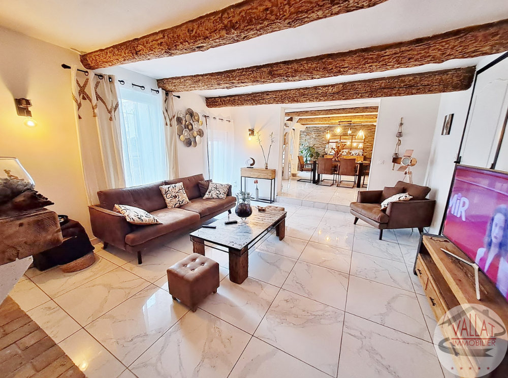 Maison de caractère avec appartement indépendant, à proximité de lHérault et des commodités !