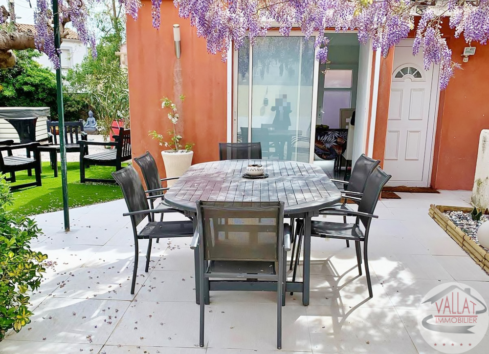 Maison de caractère avec appartement indépendant, à proximité de lHérault et des commodités !