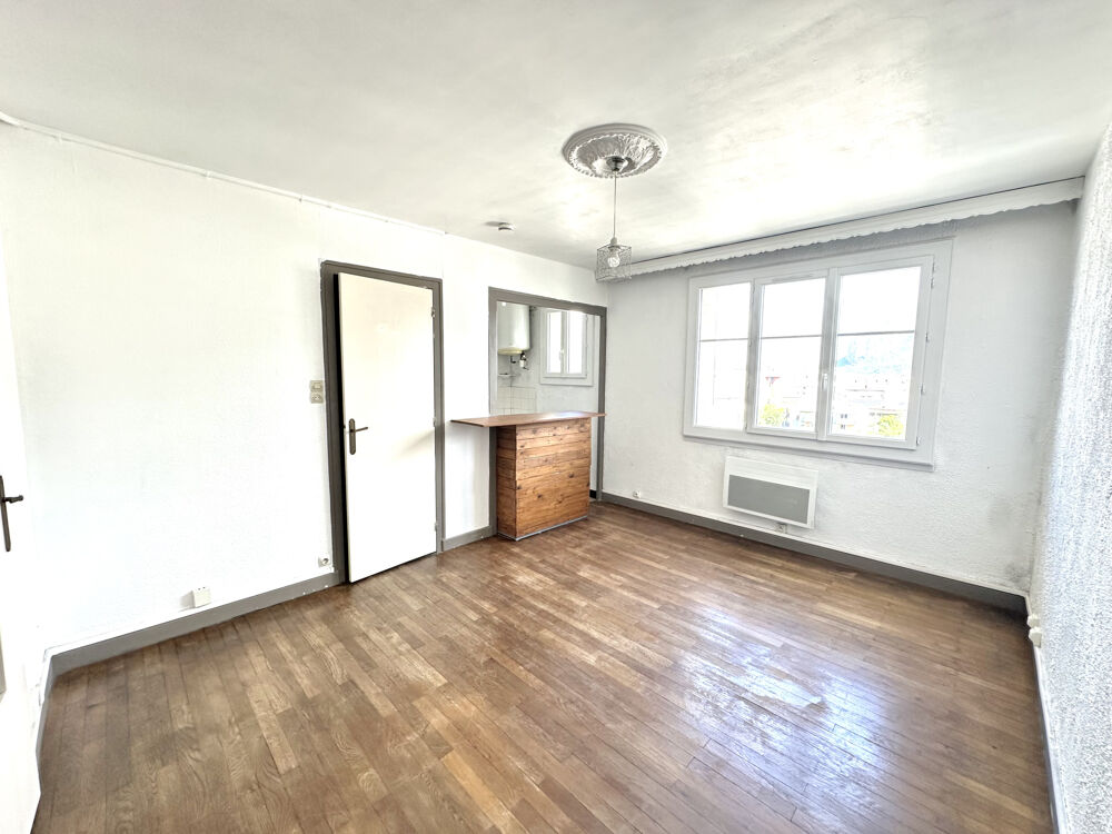 À VENDRE Studio lumineux avec vue dégagée Grenoble Caserne de Bonne