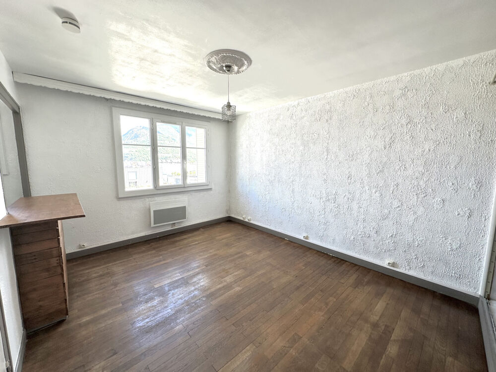 À VENDRE Studio lumineux avec vue dégagée Grenoble Caserne de Bonne