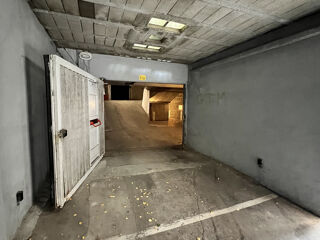  Parking / Garage à louer 20 m²