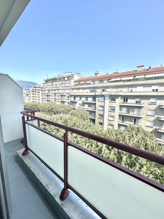  Appartement à louer 2 pièces 66 m²