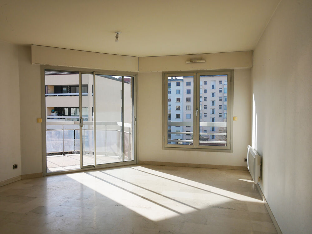 Bel appartement T2 idéalement situé en étage élevé rue Louis Revon à Annecy