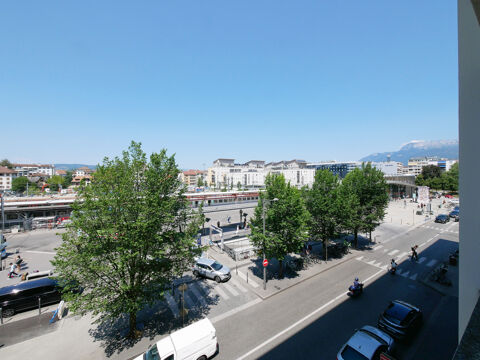   Local commercial situé en face de la gare d'Annecy 