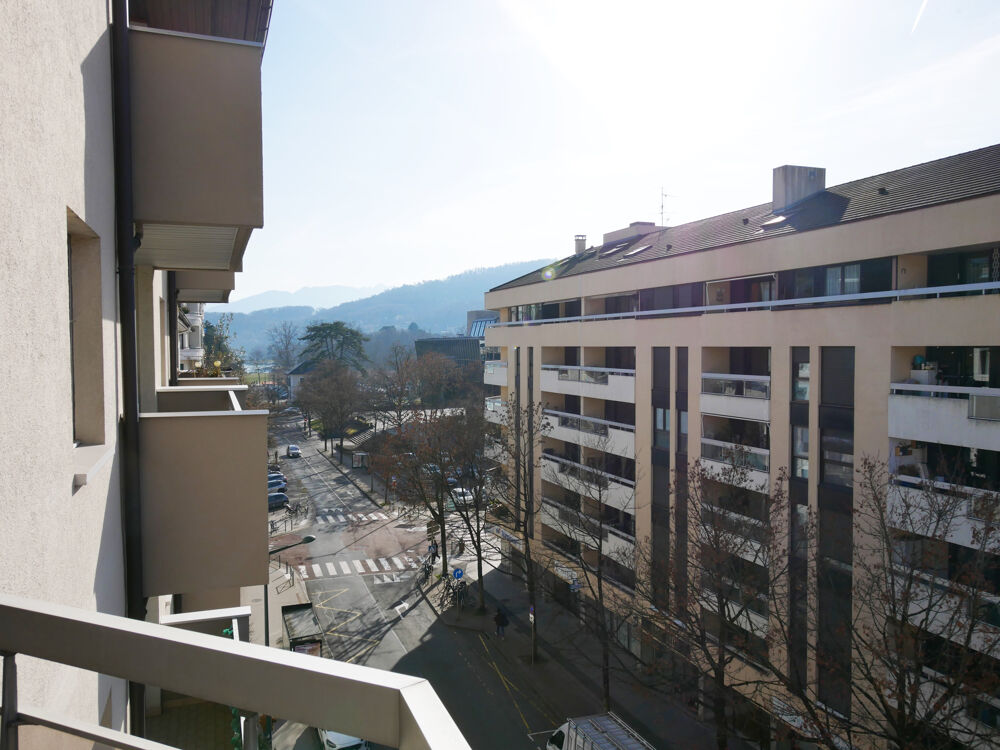 Bel appartement T2 idéalement situé en étage élevé rue Louis Revon à Annecy