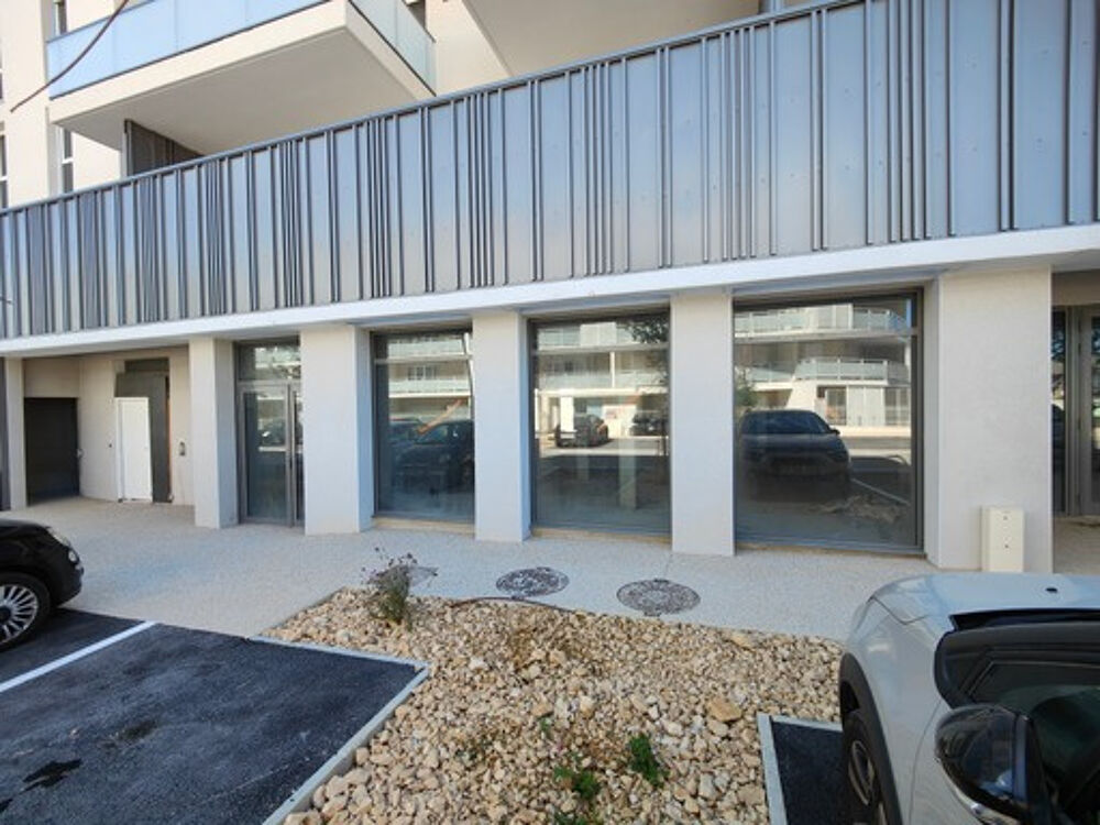   Local commercial neuf de 457,50 m2 secteur Les Angles  (30133) 
