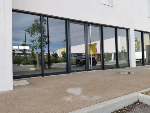 Local commercial neuf de 106 m2 &agrave; la location en pied d'immeuble &agrave; Istres (13800) quartier Trigance 1325 13800 Istres