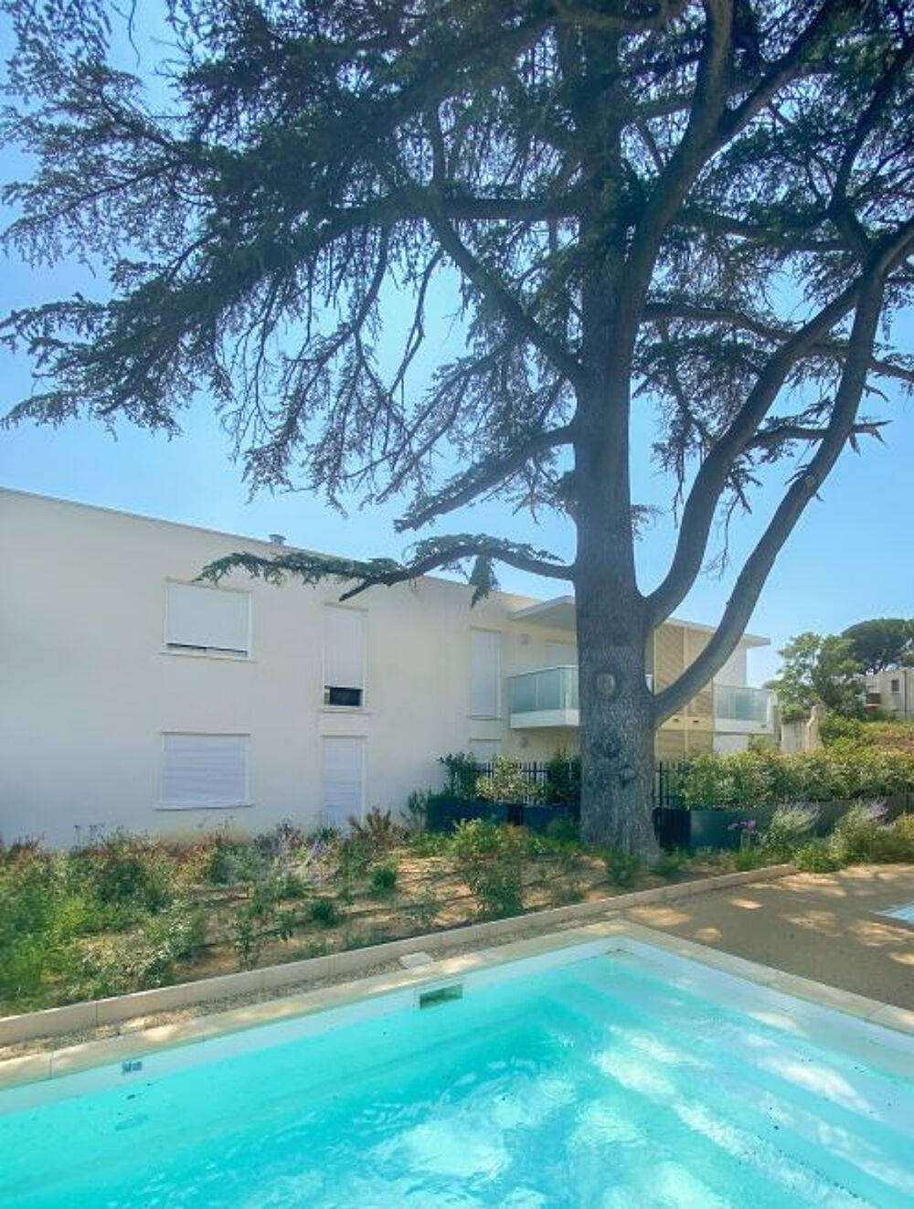 Appartement de type 3 de 63 m2 à Nîmes Courbessac avec jardin et terrasse