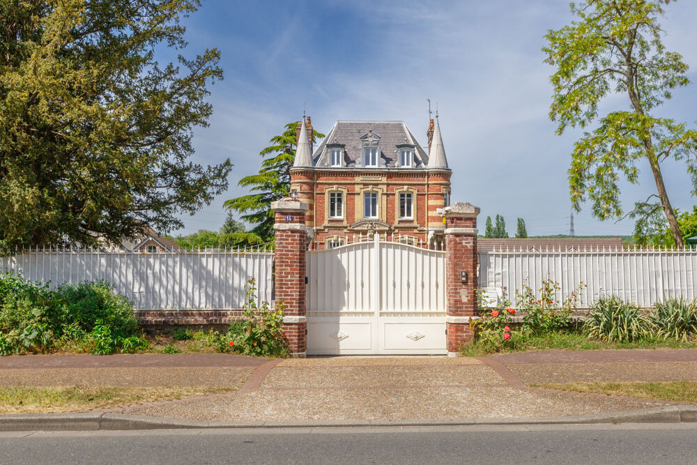 Maison de caractère avec 3 logements indépendants - 259 m2 - 10 pièces - Grand Couronne 75530