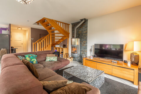   Maison mitoyenne par le garage avec piscine semi e Maison - 5 pi�ce(s) - 128 m�