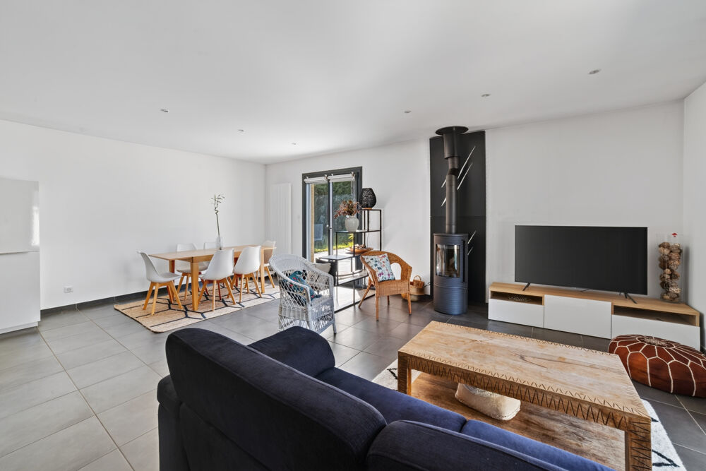 Vente Maison Maison  4 pièces sur terrain 990 m2 avec piscine Montrond les bains