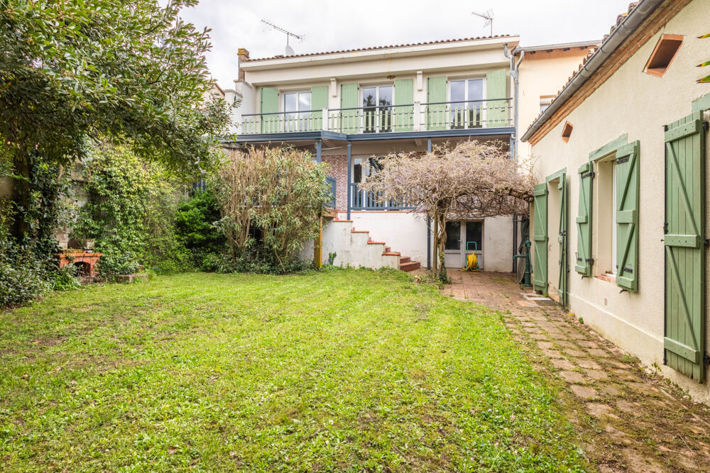 Maison de ville 140 m2 avec dépendance habitable 2 garages Terrasse Jardin Moissac proche canal