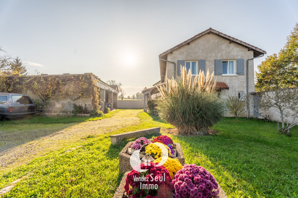 Ancienne ferme rénovée de 202 m2 avec dépendances et terrain de 1 295 m2 - Pusignan