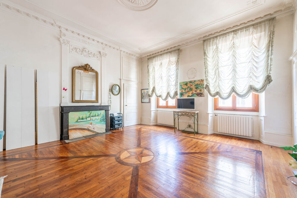 Appartement 5 pièces avec cour privative de 28 m2 en plein coeur de la vielle ville d'Annecy