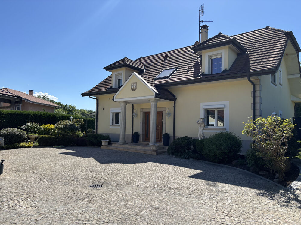 Grande villa de 313 m2 avec piscine Veigy-Foncenex, à 2 minutes de la frontière