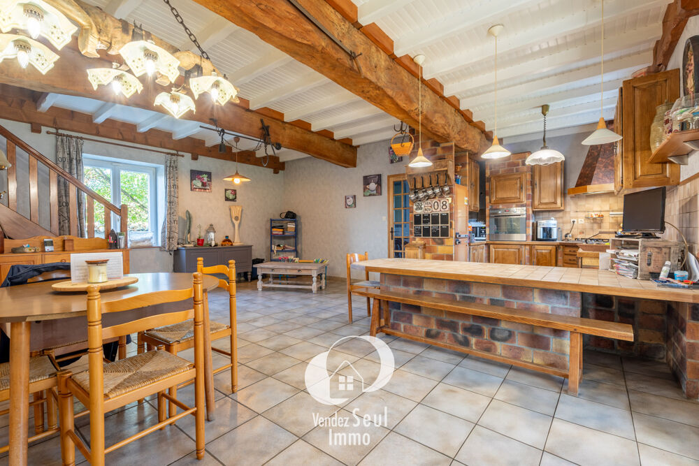 Ancienne ferme rénovée de 202 m2 avec dépendances et terrain de 1 295 m2 - Pusignan