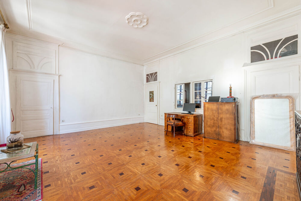 Appartement 5 pièces avec cour privative de 28 m2 en plein coeur de la vielle ville d'Annecy