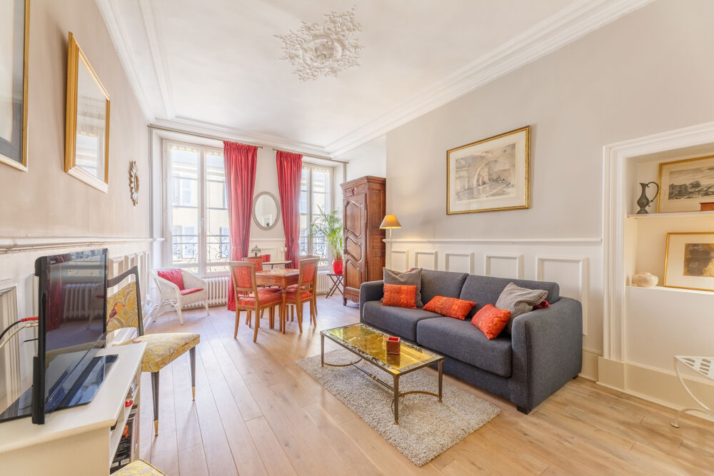 Vente Appartement Elégant appartement ancien de 73,34 m2 (Carrez)- 4 pièces à Versailles Versailles