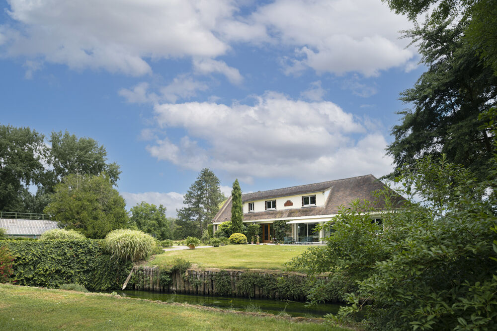 Vente Maison Propriété 8 pièces de 241 m2 sur un Parc de 4,8 Hectares à PACY SUR EURE Pacy sur eure