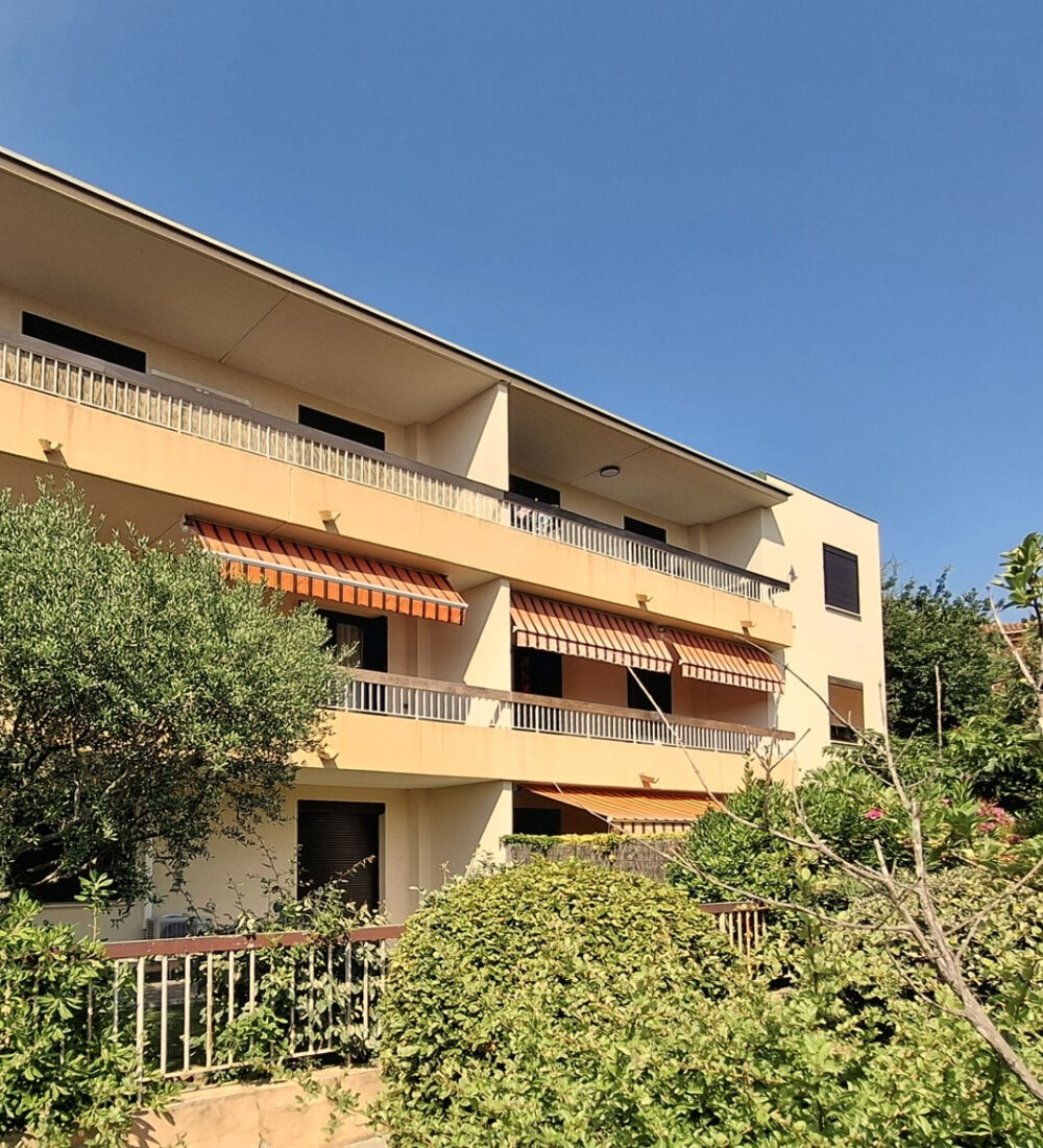 A vendre entre particuliers appartement de Type 3 de 61 m2 à Six-Four-Les-Plages 83140