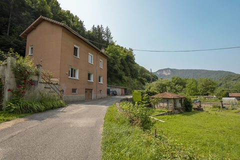   Maison 6 pi�ces de 142 m2 Maison - 6 pi�ce(s) - 142 m�