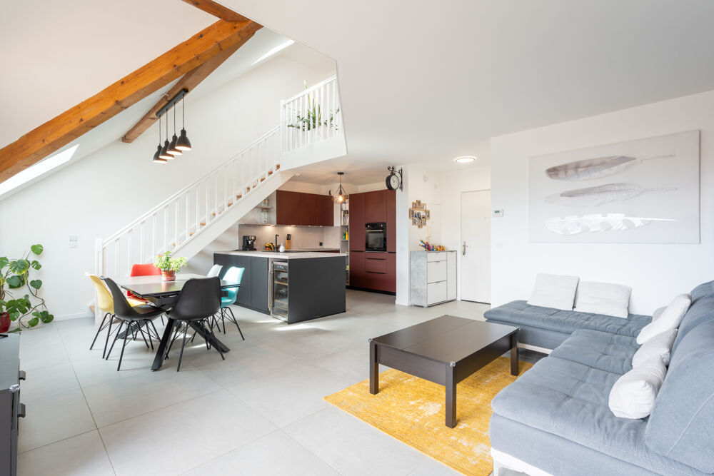 Appartement en dernier étage - 4 pièces, 90.81 m2 1 terrasse 1 cave