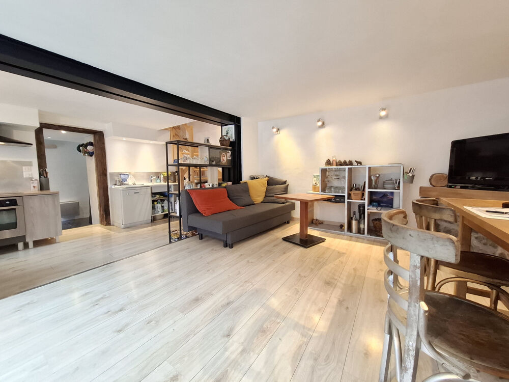 Vente Maison Maison 5 pieces 136.36 m2    Accès rapide au domaine skiable des 3 Vallées Courchevel