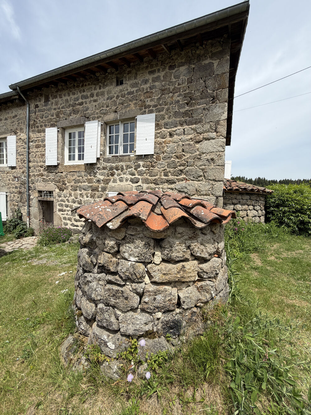 ST JUST MALMONT (43) JOLIE FERME AUTHENTIQUE EN PIERRE AVEC TERRAIN DE 2 500 M2