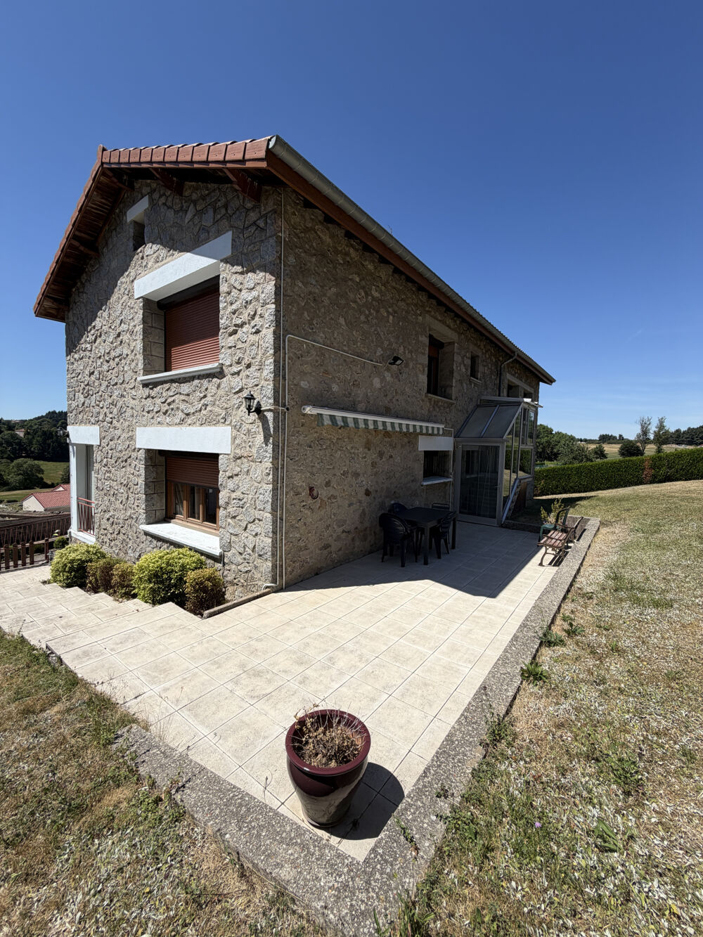 MAISON EN PIERRE (223 M2) AVEC TERRAIN 1102 M2 À JONZIEUX 42 (PILAT)