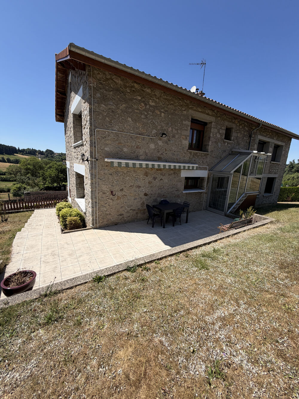 MAISON EN PIERRE (223 M2) AVEC TERRAIN 1102 M2 À JONZIEUX 42 (PILAT)